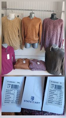 une présentation de pulls et de sacs sur une étagère dans un magasin
