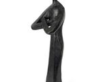 statue d'une femme tenant un bébé dans ses bras