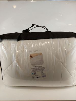 un sac posé sur un lit