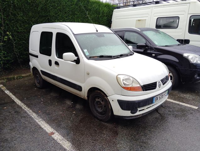 Véhicule RENAULT Kangoo immatriculé BK-636-FE, 1ère mise en circu...
