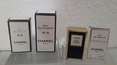CHANEL lot de 4 miniatures (coco, num19, cristalle, num5)