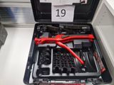une trousse à outils rangée dans un coffret