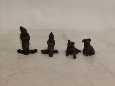 Petit lot composé de "bronzes de Vienne", chien et chat en p…