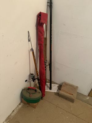 une photo d'une pièce dans laquelle se trouve une borne d'incendie