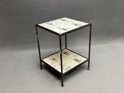 Table d'appoint en metal , deux plateaux de carreaux à décor…