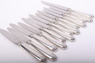 a lot of knives that are sitting on a table