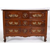 COMMODE LOUIS XV en acajou massif à façade légèrement galbée… (photo 2)