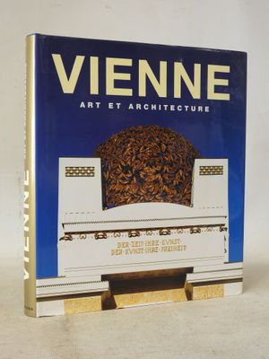 un livre posé sur une table