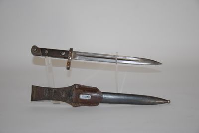 two different types of knives on display on a table
