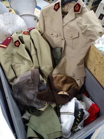 Habits militaire (Aspirant), bonnets aviateurs, pantalons et dive...