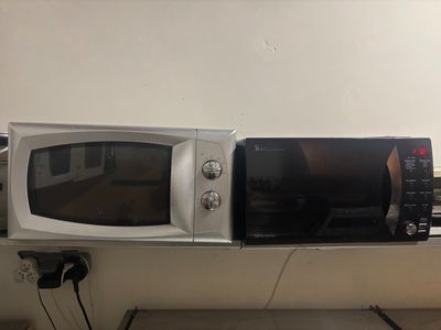 Lot de 2 micro-ondes DAEWOO et MAFTER - vj frais 14.