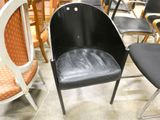 many chairs that are sitting in a room together