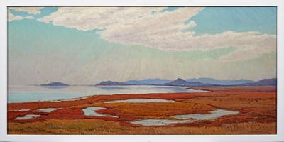 un tableau représentant un paysage avec un lac et des montagnes en arrière-plan