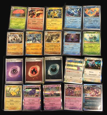 a lot of cards that are on the table