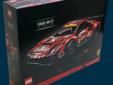 une boîte contenant un modèle de voiture de course