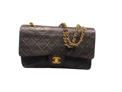 CHANEL - SAC à main modèle "Classic Double Flap" 26 cm en cu…