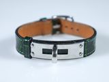 bracelet en cuir vert et noir avec une boucle en argent