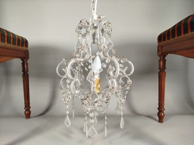 Lustre de forme balustre en métal laqué blanc à une lumière,…