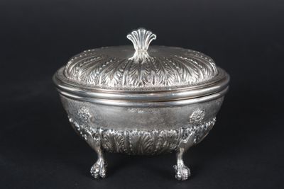 sucrier ovale en argent 800 millièmes ciselé à décor feuilla… - Photo 1