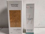 la boîte du parfum est à côté de la boîte du parfum