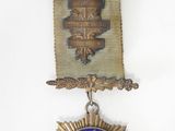 l'image d'une médaille surmontée d'une couronne