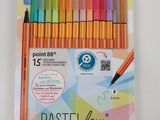 un paquet de stylos « Love » aux couleurs pastel dans l'emballage