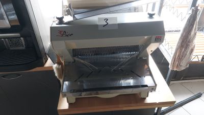 a machine that is sitting on a table in a room