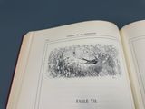 un livre ouvert avec l'image d'un oiseau dessus
