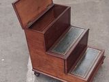 a wooden step case with three steps on it