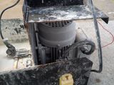 a machine that is sitting on the ground in a warehouse