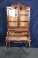 Bureau de pente formant vitrine en placage de bois de loupe. (photo 2)