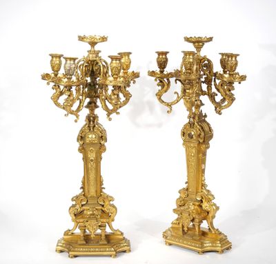 paire de candélabres anciens en laiton sur socles