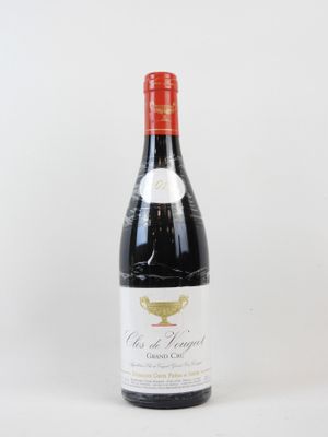 une bouteille de vin posée sur une table