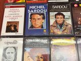 beaucoup de cd de musique sur la table ensemble