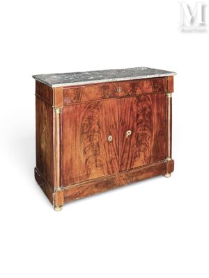 une image représentant une armoire en bois avec un plateau en marbre sur fond blanc