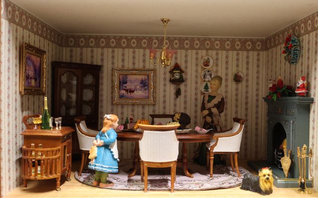 Diorama. Composition miniature, dans une vitrine en bois, vitre e...