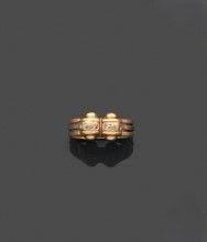 une bague en or 18 carats sertie de diamants
