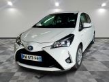 une photo d'une Toyota Prius blanche garée dans un garage