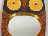 miroir en forme de chouette, de couleur marron et noir, avec un cadre doré