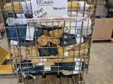 un panier d'achat contenant beaucoup d'articles