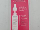 un flacon de crème hydratante Bioderma posé sur une table