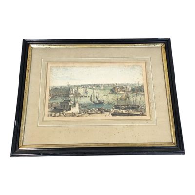 peinture d'une vue d'un port avec des bateaux dans l'eau