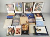 un grand nombre de livres posés sur une table