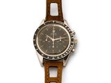 une image représentant une montre avec un bracelet marron sur un fond blanc