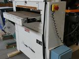 a picture of a machine that is sitting in a warehouse