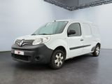 la photo d'une camionnette blanche garée dans un garage