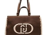 un sac à main marron et blanc orné de la lettre « g »