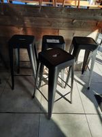 4 tabourets hauts en métal laqué noir façon TOLIX