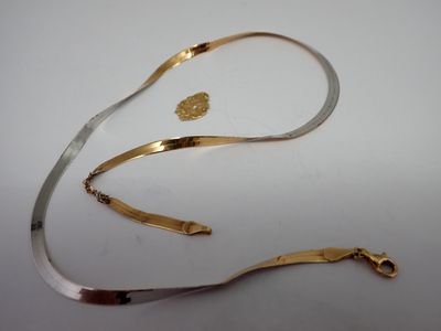 Lot comprenant un collier en or gris et or jaune, on joint un élément  - Photo 1