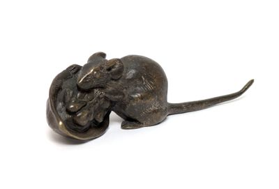 bronze figurine of a mouse on a white background